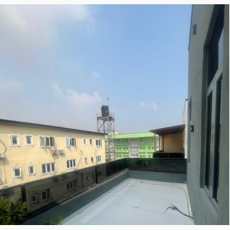 4bdrm House in Lekki Phase 1 for rent