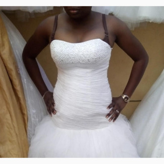 Stunning Ivory Mermaid Wedding Dress - Size 10