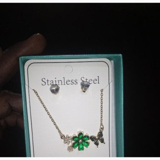 Neckchain and Stud Earring