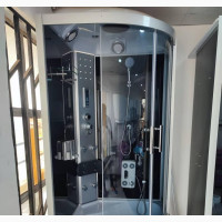 Luxury Shower Cubicle With Jacuzzi and Steam