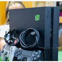 Ps4 With 2 Pads