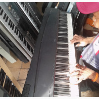 UK Yamaha P-70 Weighted Note 7 Octave