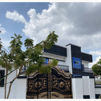 7bdrm Duplex in Spotters Lifestyle for sale