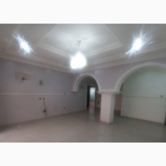 3bdrm Block of Flats in Kate Main for rent