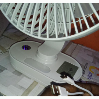 Iwin Rechargeable Table Fan