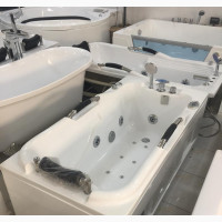 Single Jacuzzi Bath Tub With Massage Jets