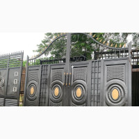 Four Eyes Swing Gate