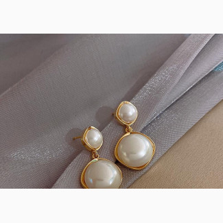 Pearl Earring - Elegant and Lightweight