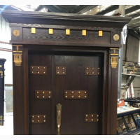 Entrance Door With Ark