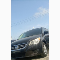 Volkswagen Routan SE 2011 Black