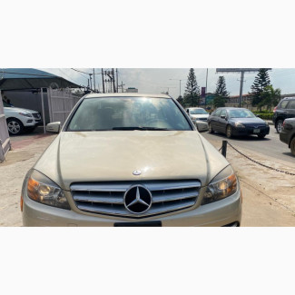 Mercedes-Benz C300 2011 Gold