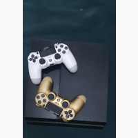 Playstation 4 Console with 2 Controllers and 7 Games