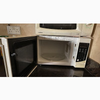 Hotpoint Counter Top Microwave - Neatly Used