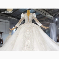Luxurious Wedding Gown With Tail for Rent