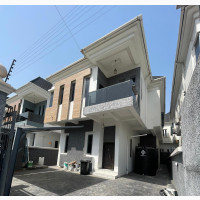 5bdrm Duplex in Chevron for rent