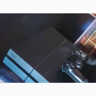 Playstation 4, Games and 2 Pads