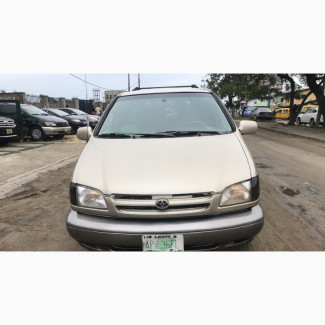Toyota Sienna 2000 Gold