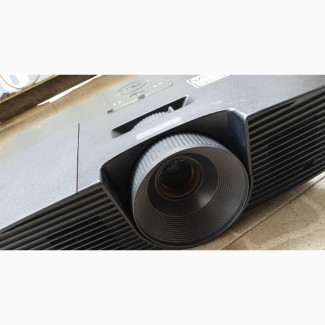 Sharp, Clean Dell 1450 London Used Projector With a Remote