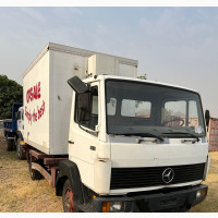 Foreign Used Mercedes Cooling Van with Remote-Controlled Container Drop