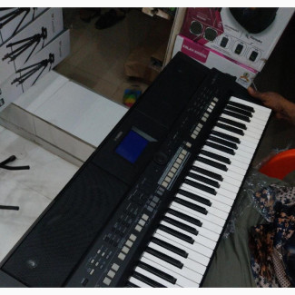 Yamaha PSR S650 - Professional Electronic Keyboard