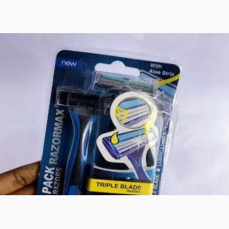 Razor Max 3 Pack of Triple Blades Razors With Aloe Strips
