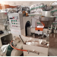 Oil Extracting Machine