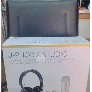 Behringer U-phoria Bundle