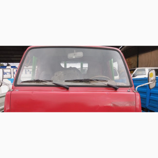 Toyota Regius 2000 Red