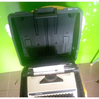ADLER Manual Typewriter - Clean Reliable