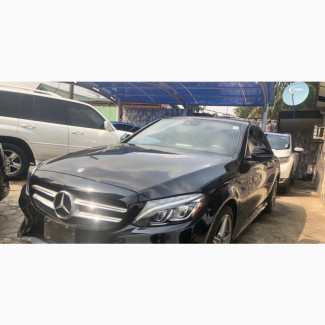 Mercedes-Benz C300 2019 Black