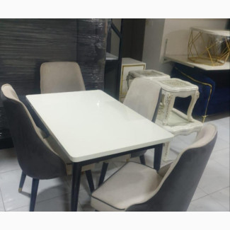 Quality 4 Seaters Wooden Dinning Table With Chairs