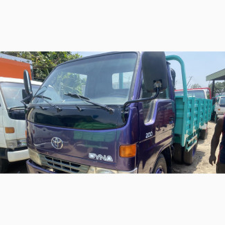 Toyota Dyna 200 Purple