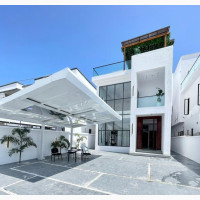 5bdrm Mansion in Lekki for sale
