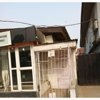 Shop on Estate Road Alapere