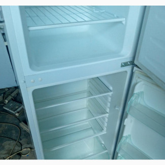Meduim Sized Refrigerator