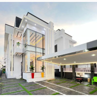 5bdrm Duplex in Orchid Hotel Road, Chevron for sale