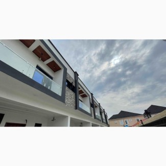 4bdrm Townhouse/Terrace in Ikota Villa Estate for sale