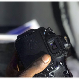 Canon Eos 60D With Kit Lens, Battery and Battery Charger