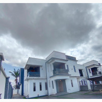 5bdrm Duplex in Oluyole for sale