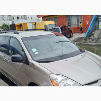 AC Chilling Sienna with Experienced Chauffeurs