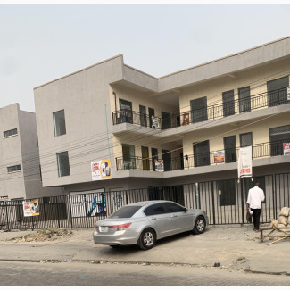 Office Space/Shop in a Strategic Location in Lekki to Let