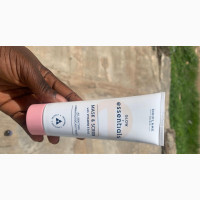 Glow Essentials Mask Scrub With Vitamins E B3