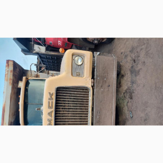 Mack Tipper R Model