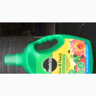 Miracle Gro Pour and Feed - Bio-Stimulant for Healthy Plants