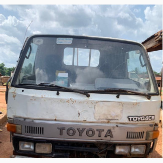 Tokunbo Toyota Dyna 200 Truck - Used - White - Manual - 1999 - 6 Tires - Complete Papers