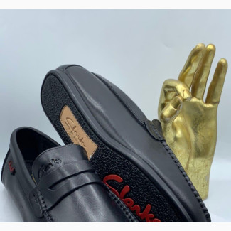 Clarks Leather Flat and Simple Shoes