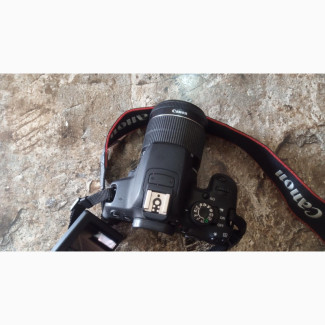 Canon D700 With Follow Come Charger