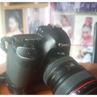 Canon 5D Mark III Camera With Lens