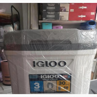 Igloo Latitude 30 Roller 30qt/28 Liters With Wheels