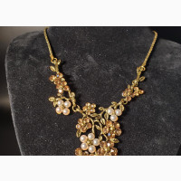 Luxury Pearl Necklace and Earring Set - The Misha Set
